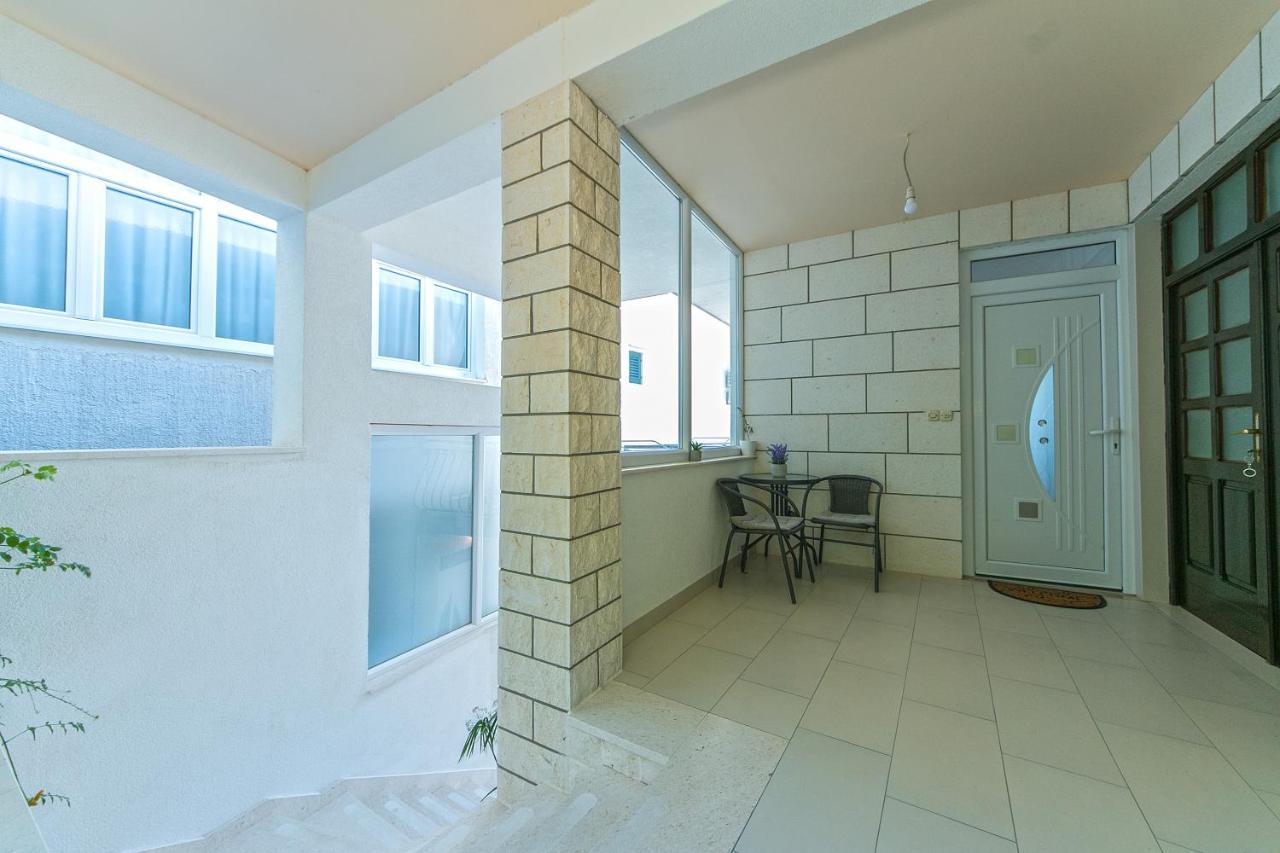 Apartments With A Parking Space Brela, Makarska - 16603 מראה חיצוני תמונה