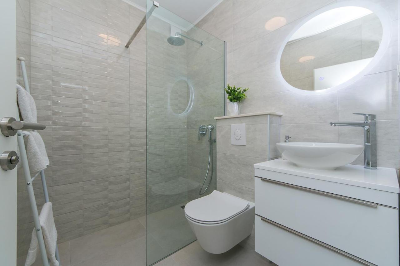 Apartments With A Parking Space Brela, Makarska - 16603 מראה חיצוני תמונה